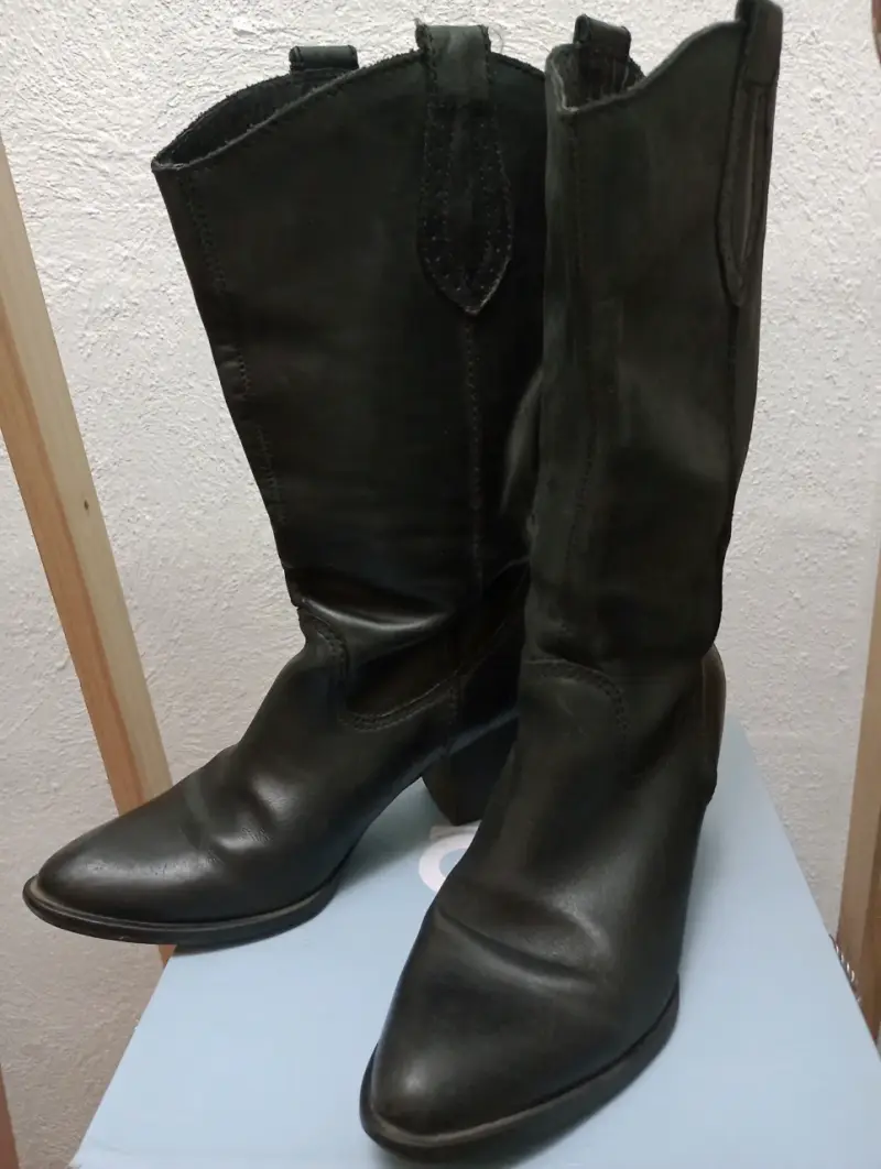 Zapato de cuero blanco con taco y bota cuero negra - 6