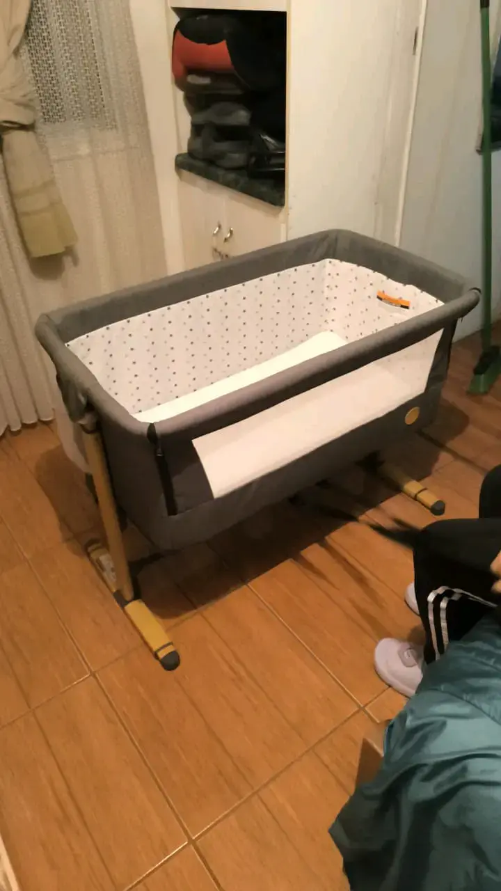 Cuna colecho gris con soporte