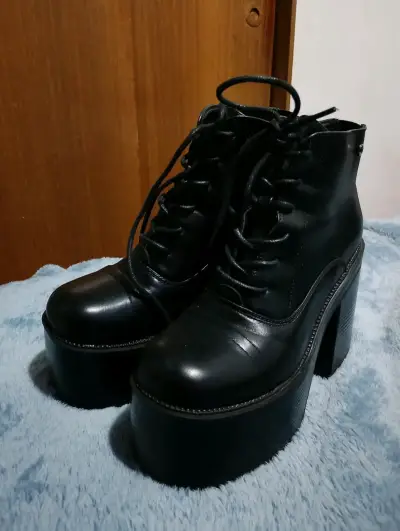 Botines negros con plataforma - miniatura 1
