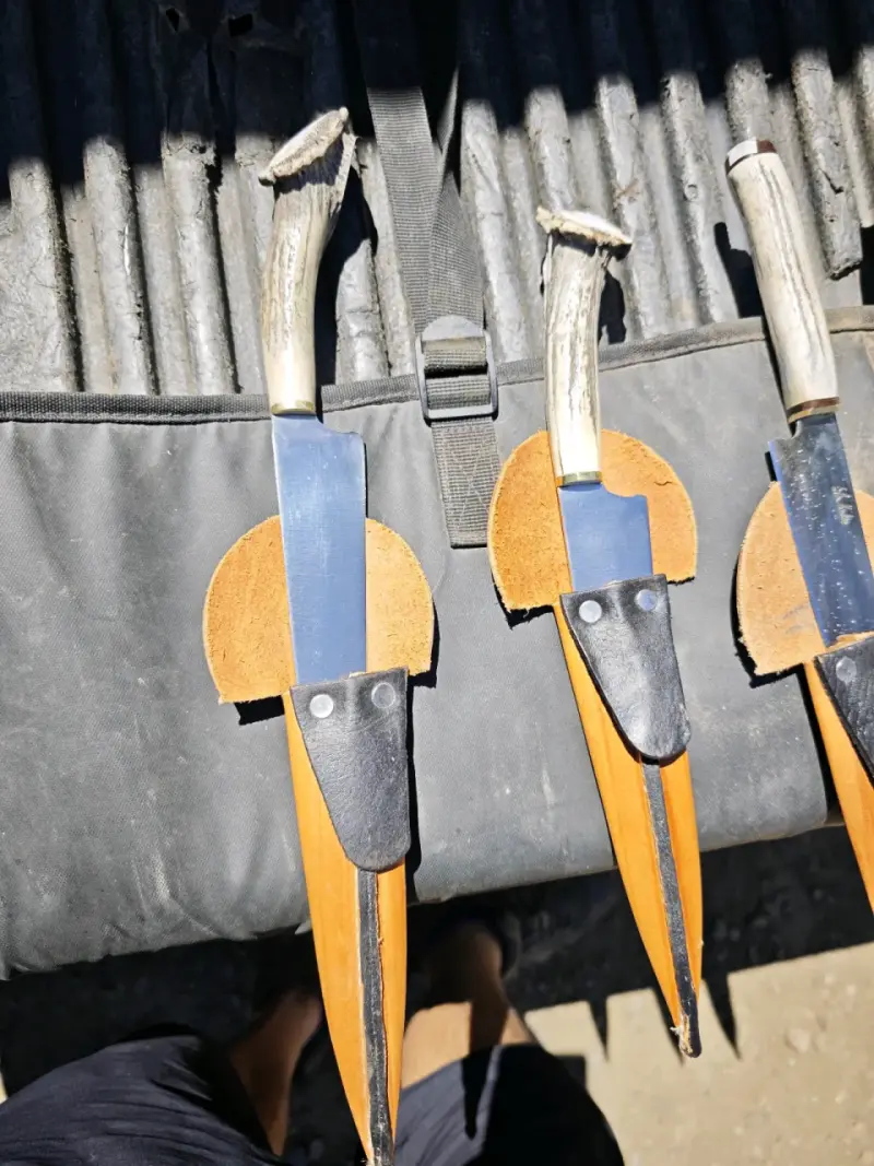 Cuchillos artesanales con mango de asta - 2