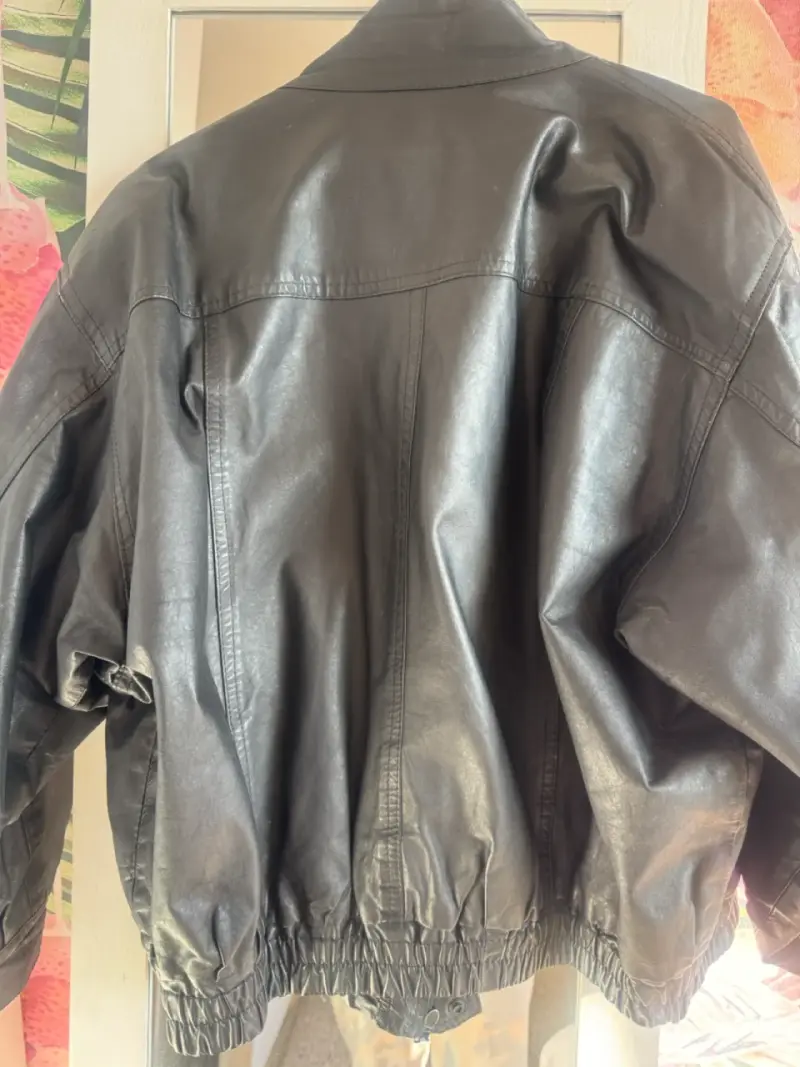 Chaqueta de cuero bomber negra - 4