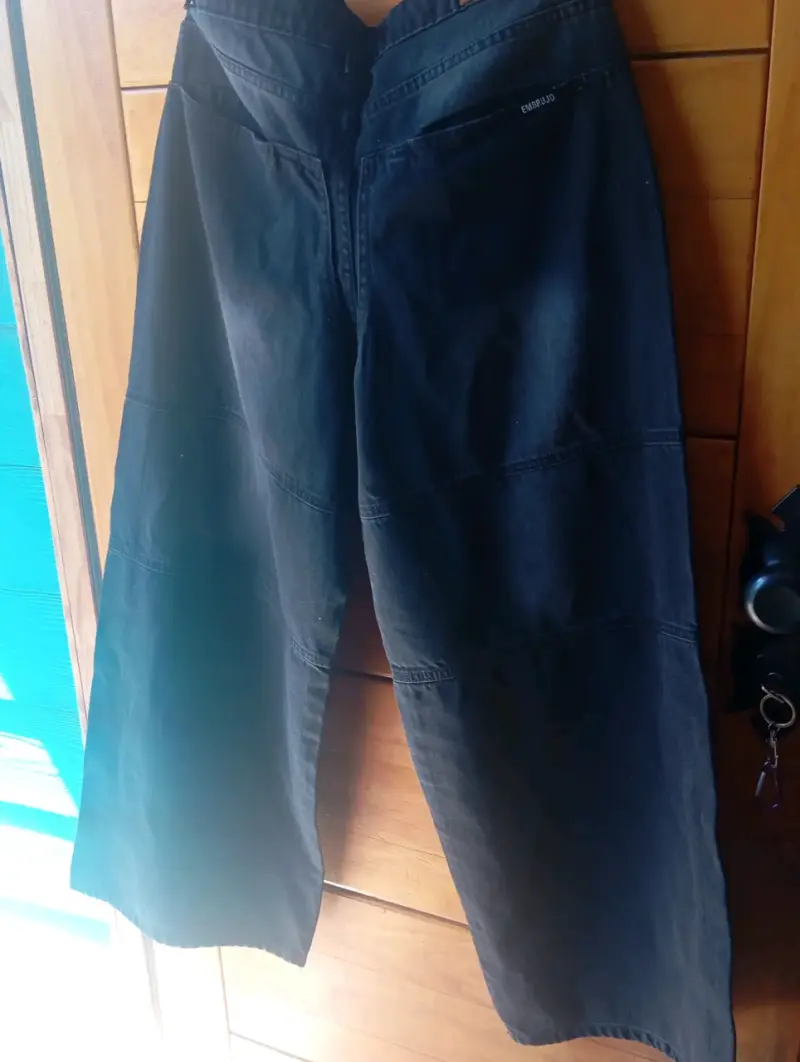 Pantalones negros anchos