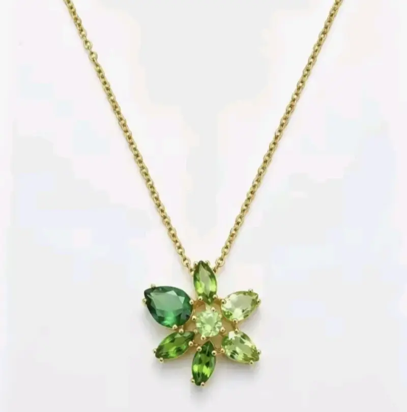 Collar dorado con dije floral - 1