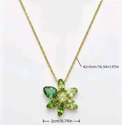 Collar dorado con dije floral - miniatura 2