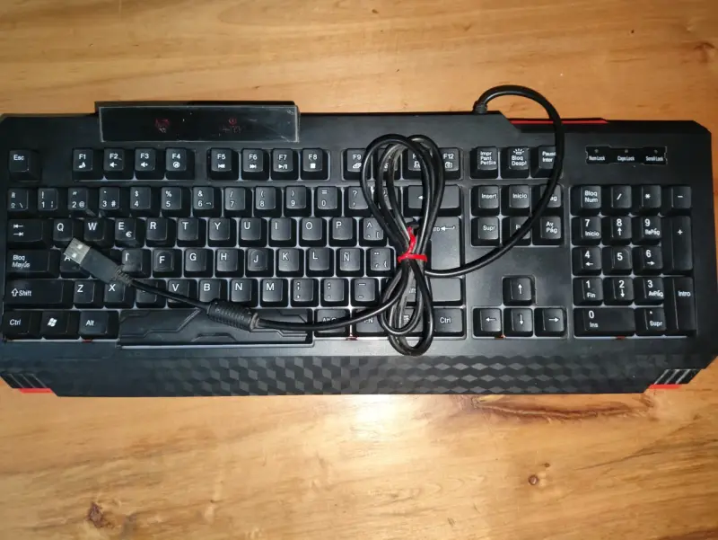 Teclado mecánico USB negro ultra storm - 1