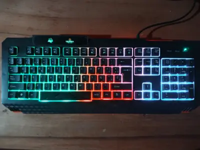 Teclado mecánico USB negro ultra storm - miniatura 2