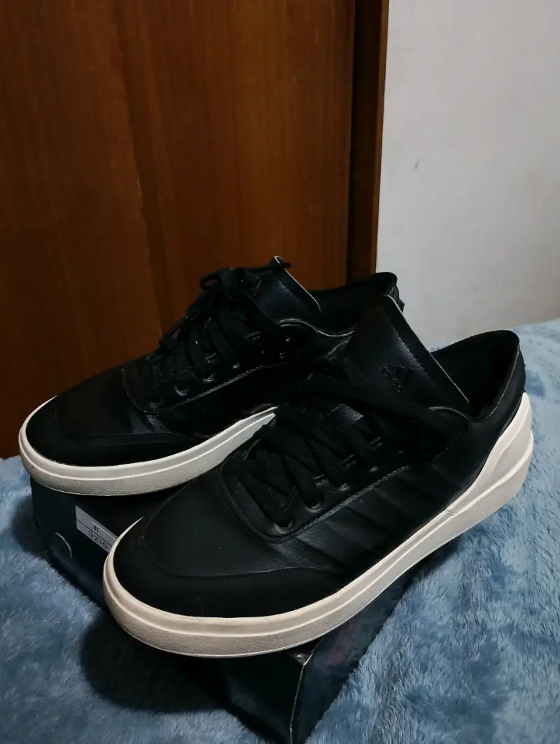 Zapatillas negras deportivas - 1