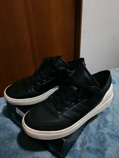 Zapatillas negras deportivas - miniatura 1