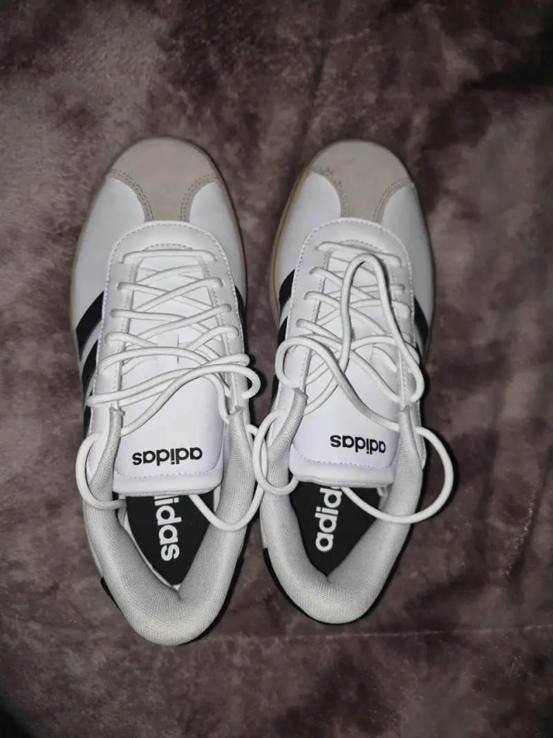 Zapatillas Adidas blancas y negras - 3