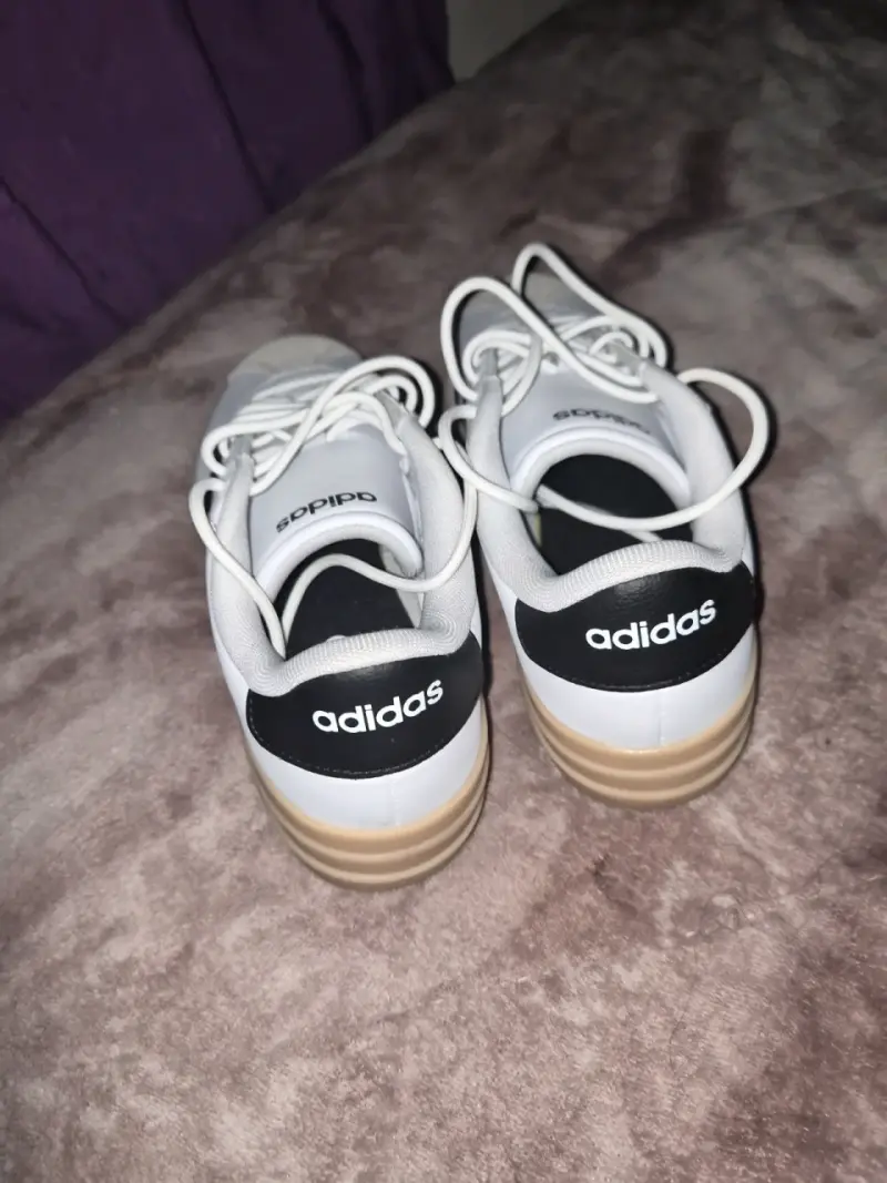 Zapatillas Adidas blancas y negras - 5
