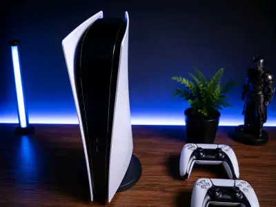 PlayStation 5 con 2 mandos FAT 1TB - miniatura 1