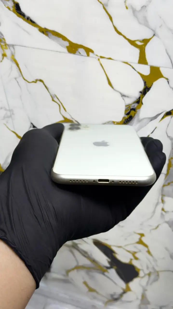 iPhone 11 (64 GB) - 3