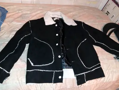 Chaqueta negra - miniatura 2