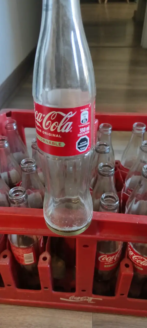 Caja con botellas de vidrio Coca-Cola - 2