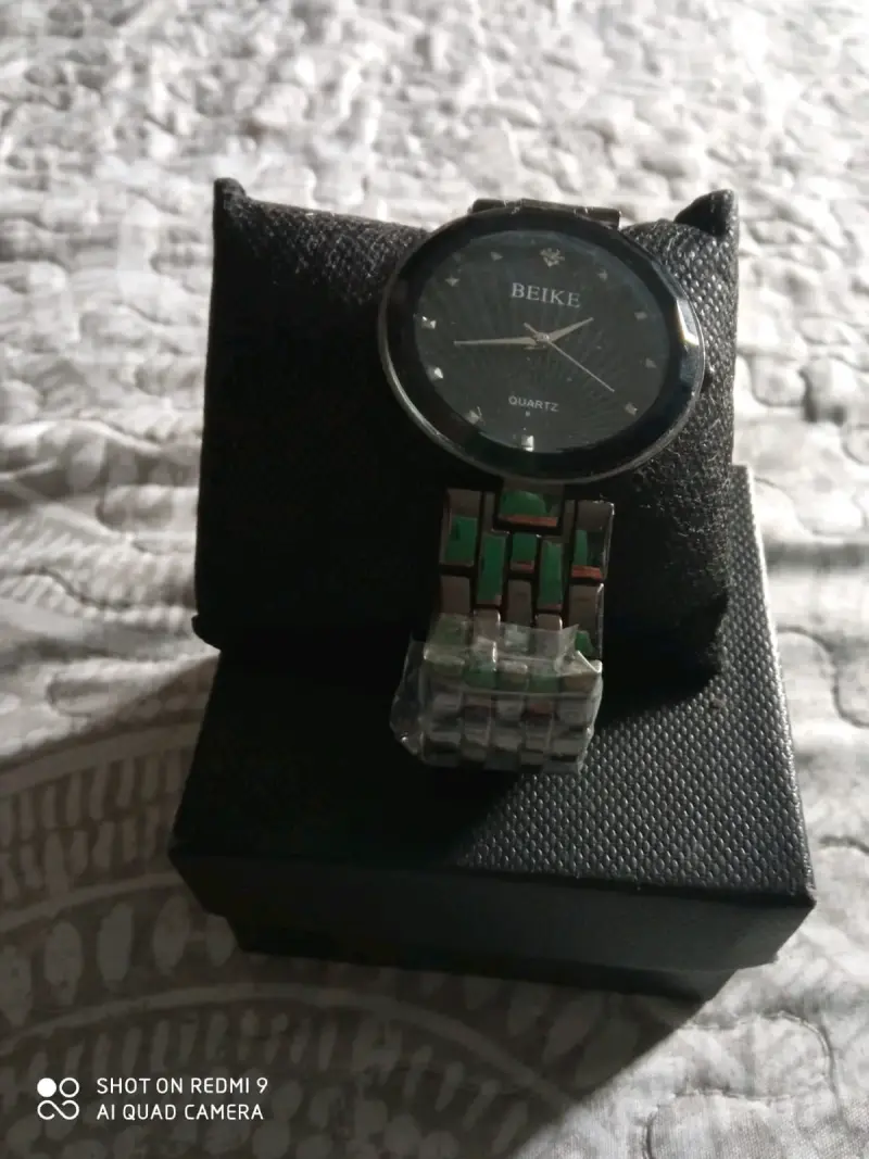 Reloj BEIKE de cuarzo