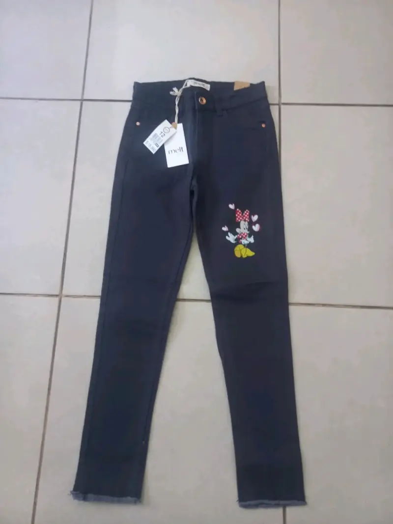 Jeans negros con diseño Minnie talla 12 /14 y 16 - 2