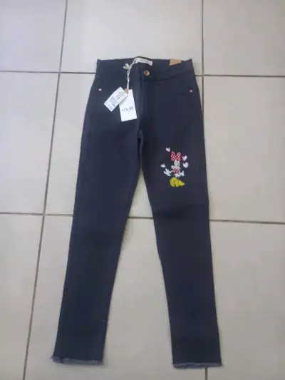 Jeans negros con diseño Minnie talla 12 /14 y 16 - miniatura 2