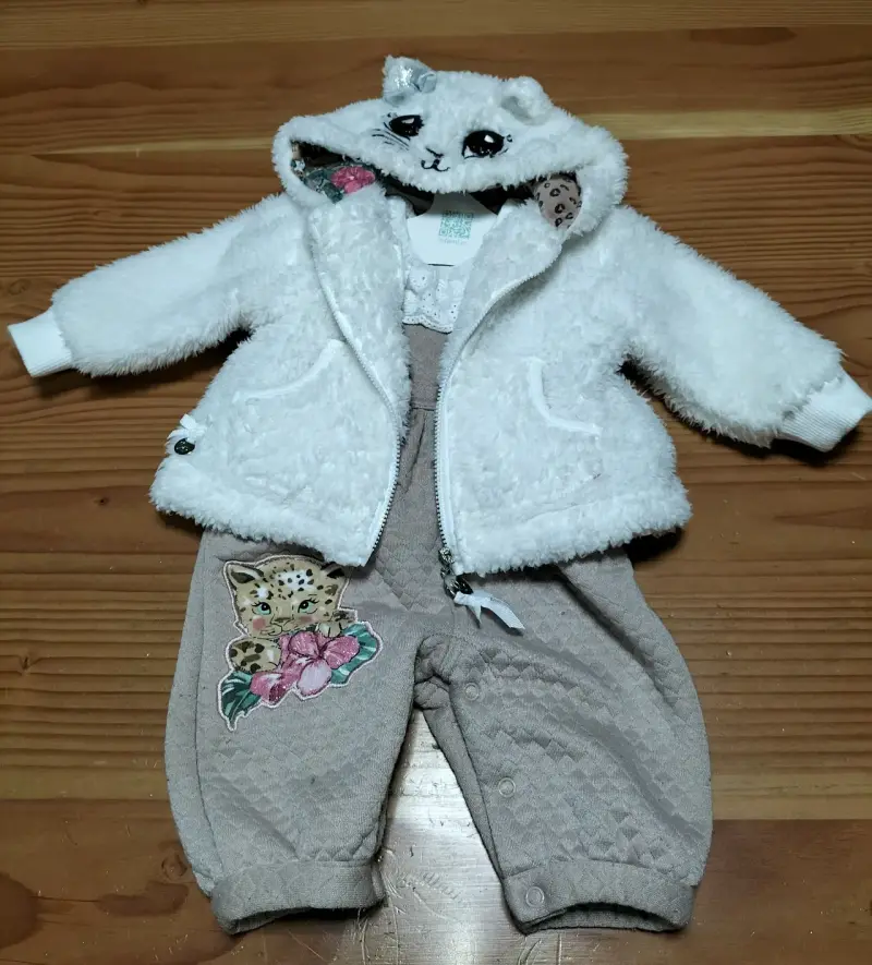 Conjunto bebé con chaqueta y enterito