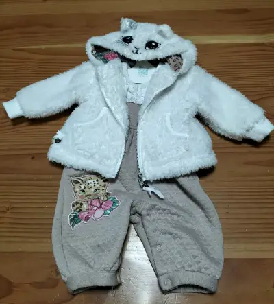 Conjunto bebé con chaqueta y enterito - miniatura 1