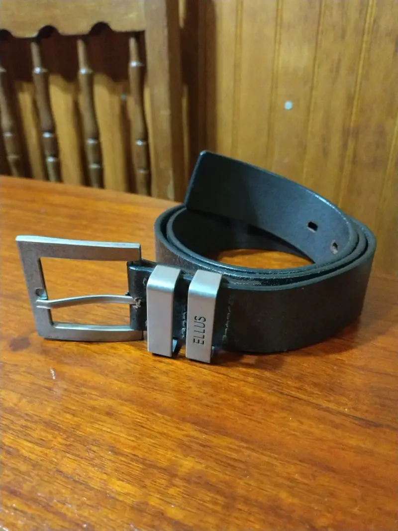 Cinturón de cuero negro Ellus