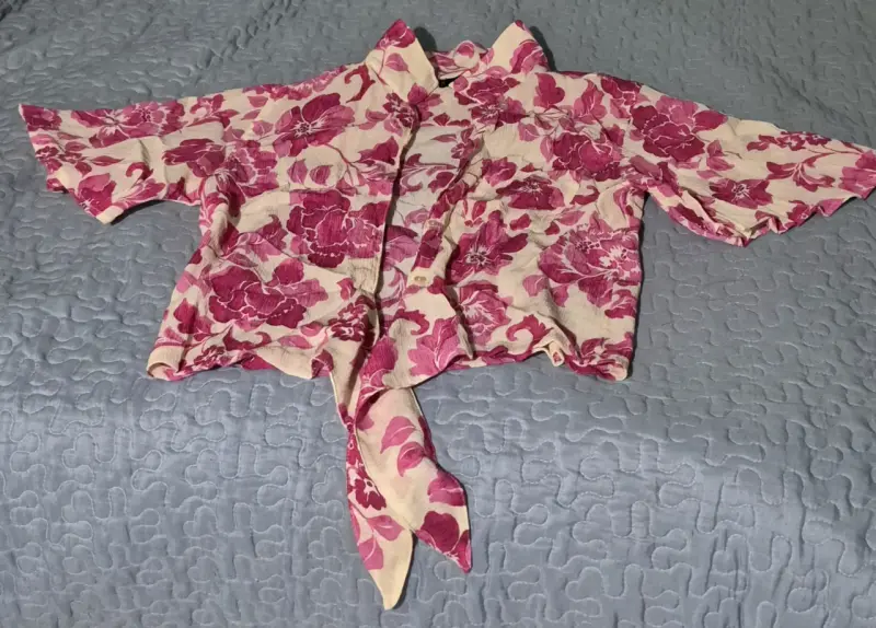 Blusa rosa floral con lazos - 1