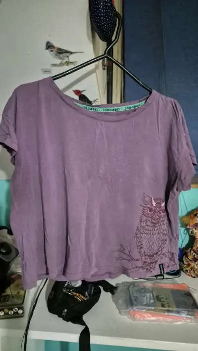 Polera morada con diseño de búho - miniatura 1