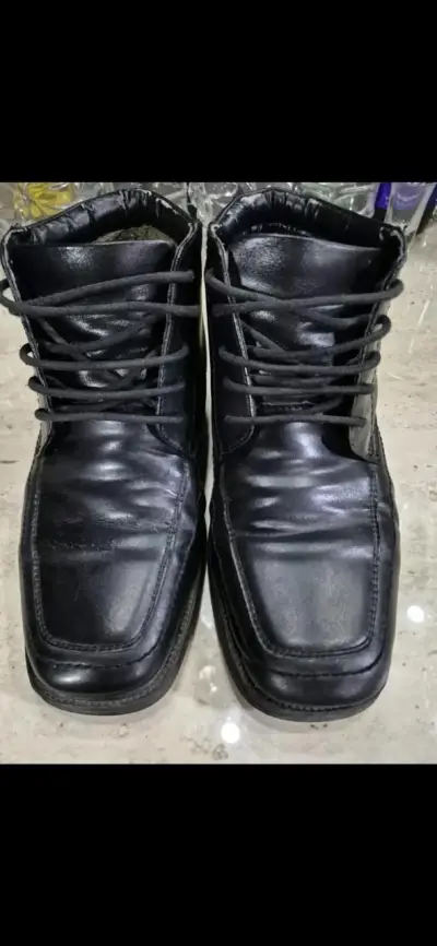 Botas negras de cuero - miniatura 1