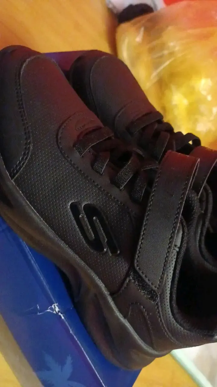 Zapatos escolares Skechers negros - 2
