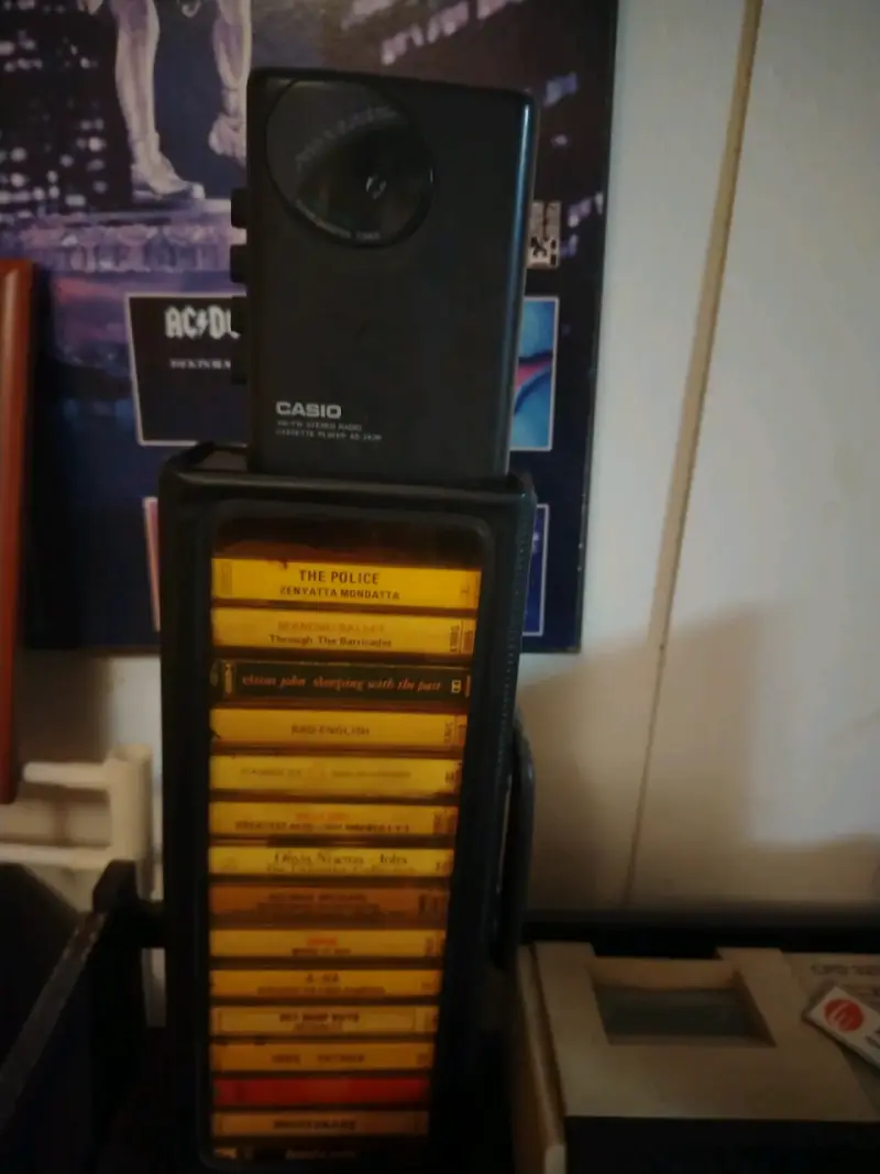 Radio casetera Casio con cassettes