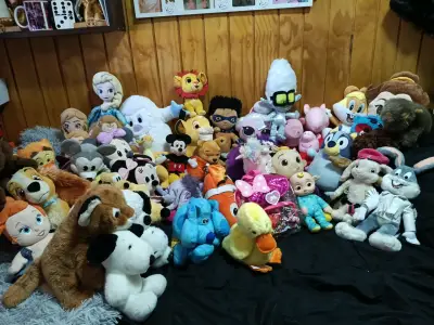 Lote de peluches coloridos a buen precio - miniatura 2