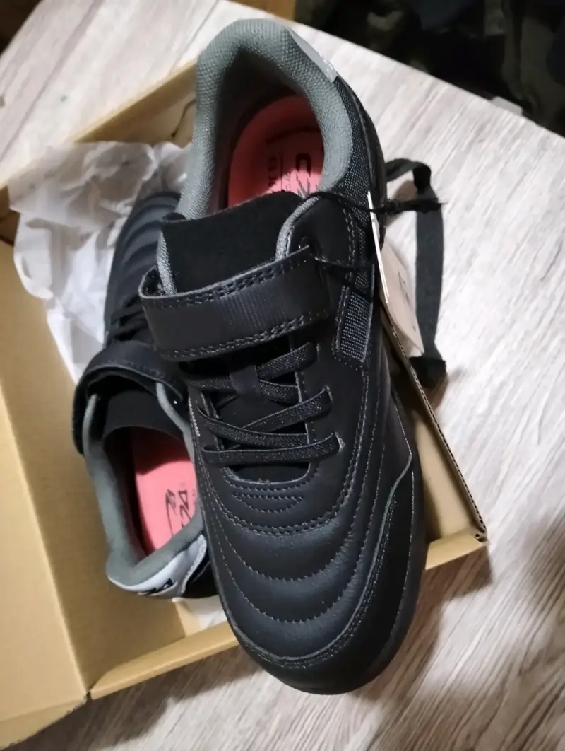 Zapatillas negras deportivas - 1