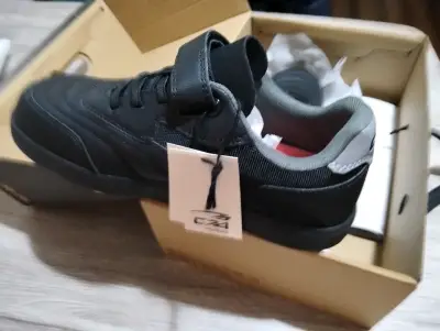 Zapatillas negras deportivas - miniatura 2