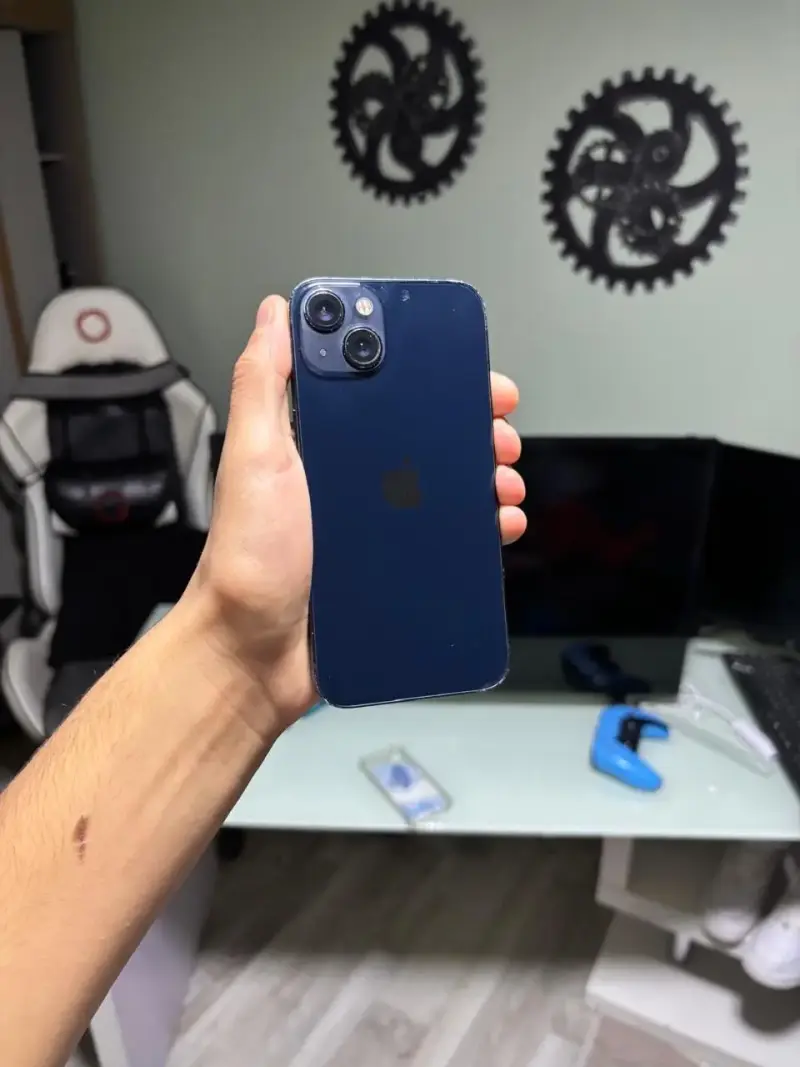 Smartphone azul con doble cámara