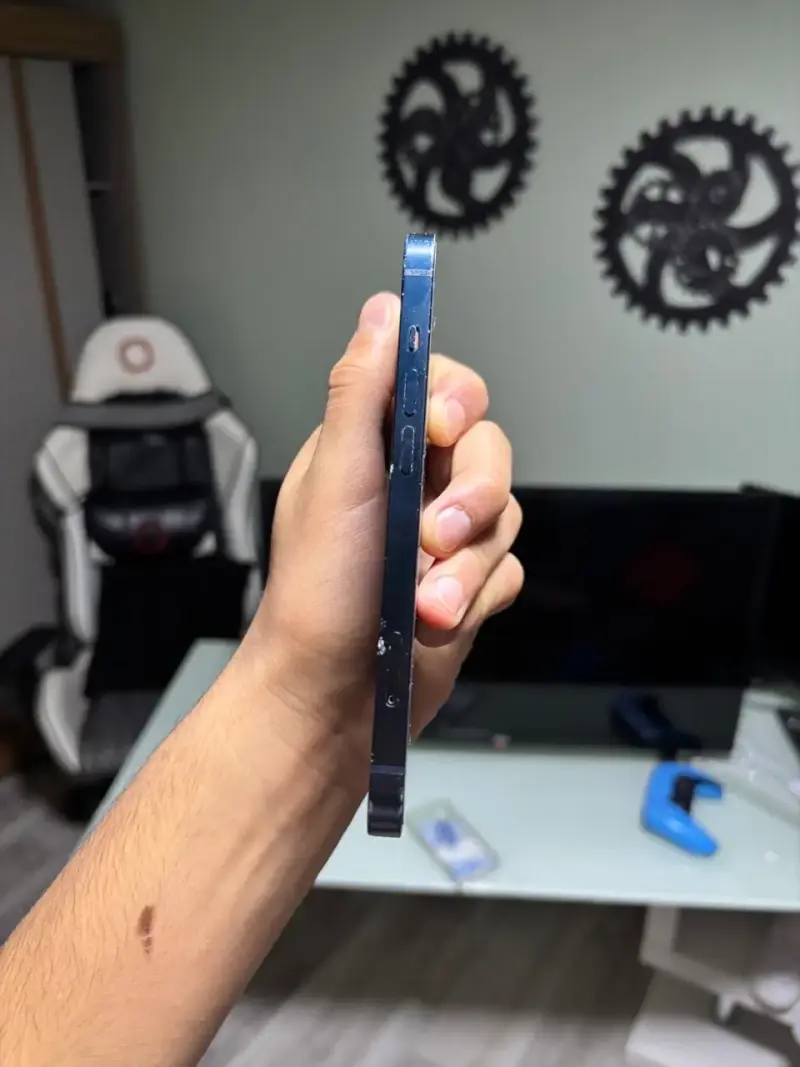 Smartphone azul con doble cámara - 2