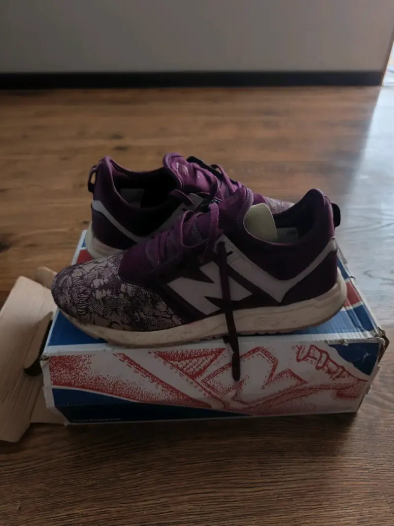 Zapatillas deportivas moradas - 1