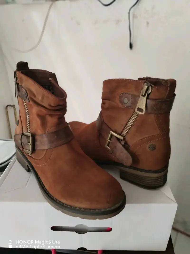 Botines marrones con cierre metálico - 1