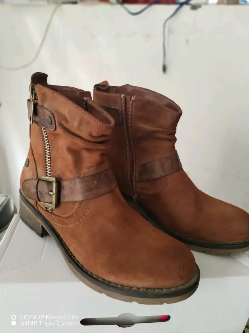 Botines marrones con cierre metálico - 2