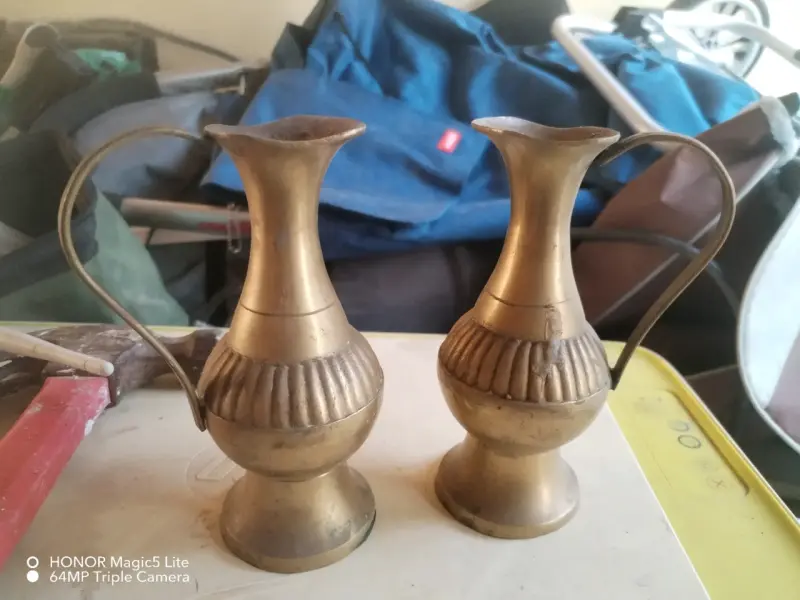 Jarras de bronce vintage
