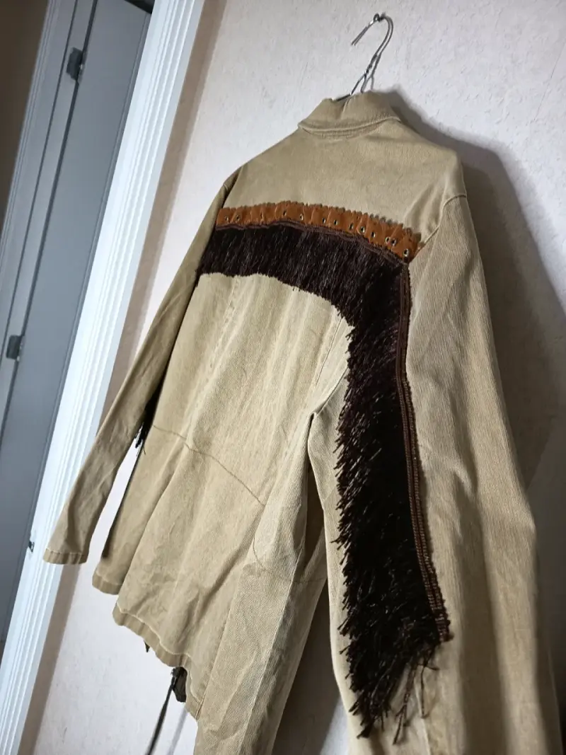 Chaqueta beige con flecos - 1