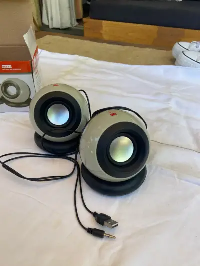 Parlantes de escritorio USB 2.0 - miniatura 2