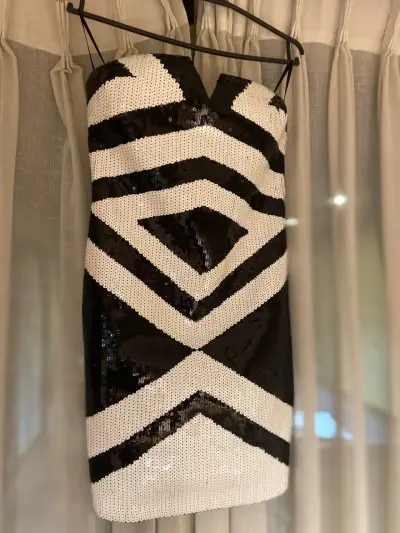 Vestido lentejuelas blanco y negro - miniatura 1