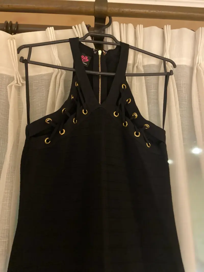 Vestido negro elegante - 1
