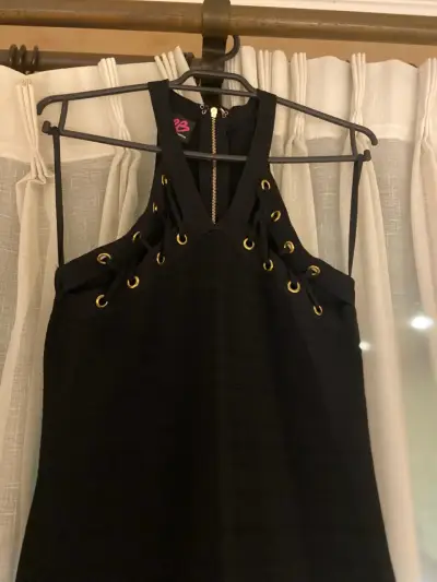 Vestido negro elegante - miniatura 1