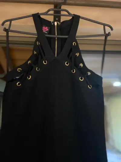 Vestido negro elegante - miniatura 4