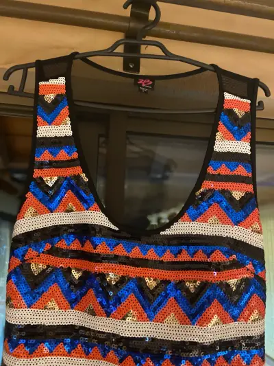 Vestido corto de lentejuelas - miniatura 2
