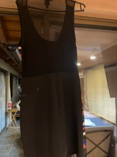 Vestido corto de lentejuelas - miniatura 3