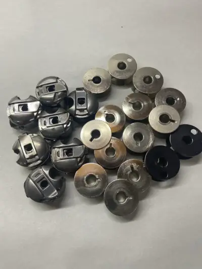Carretes de máquina de coser metálicos - miniatura 4