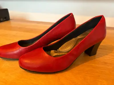 Zapatos rojos de mujer - miniatura 2