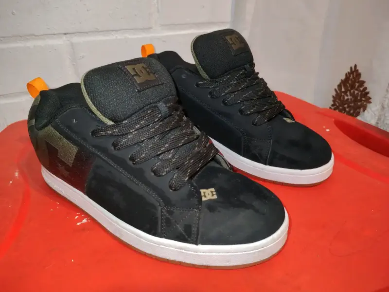 Zapatillas DC negras y verdes
