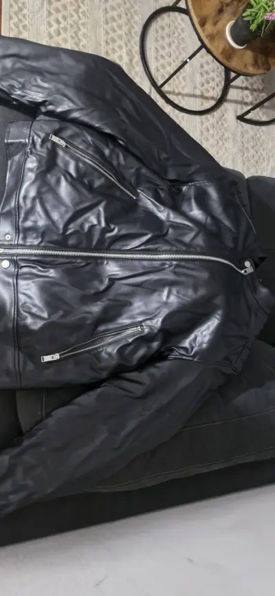 Chaqueta de cuero negra estilo biker - miniatura 3
